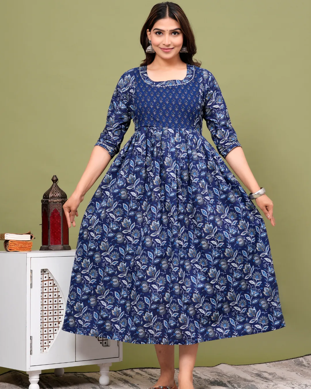 Celestial Glow Maternity Gown: Invisible Feeding Zip