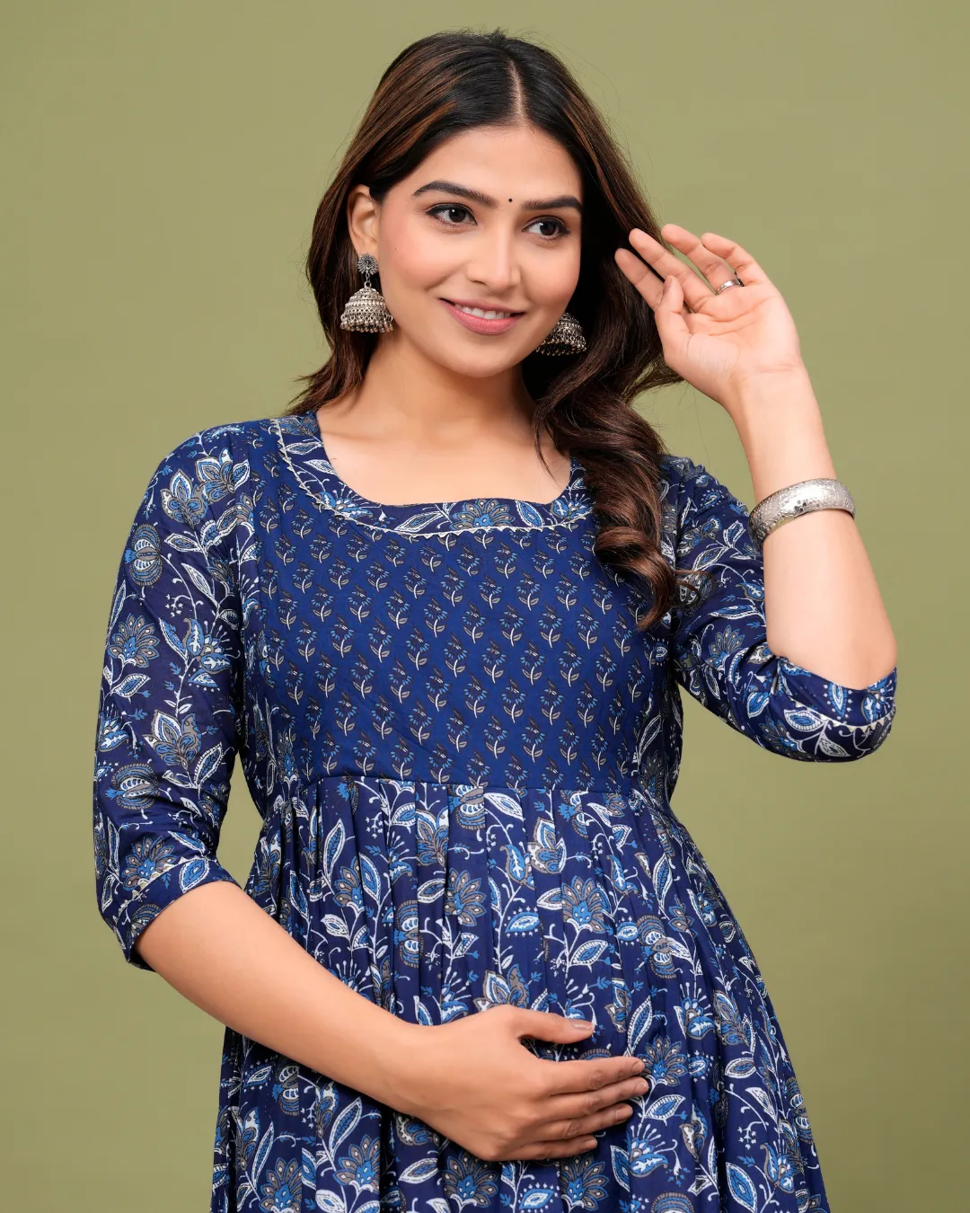Celestial Glow Maternity Gown: Invisible Feeding Zip