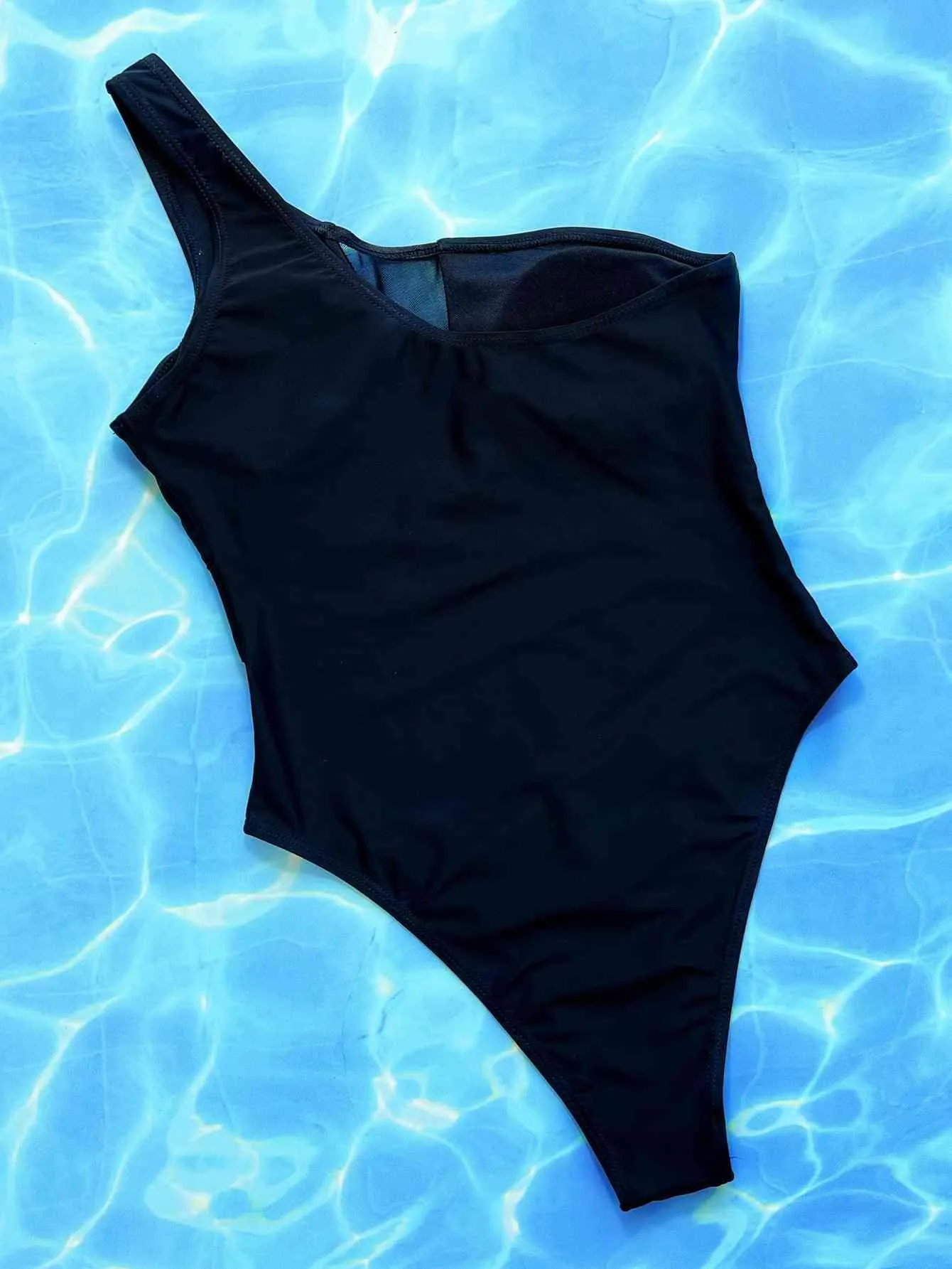 Chic One-Shoulder Swimwear with Convertible Padding
