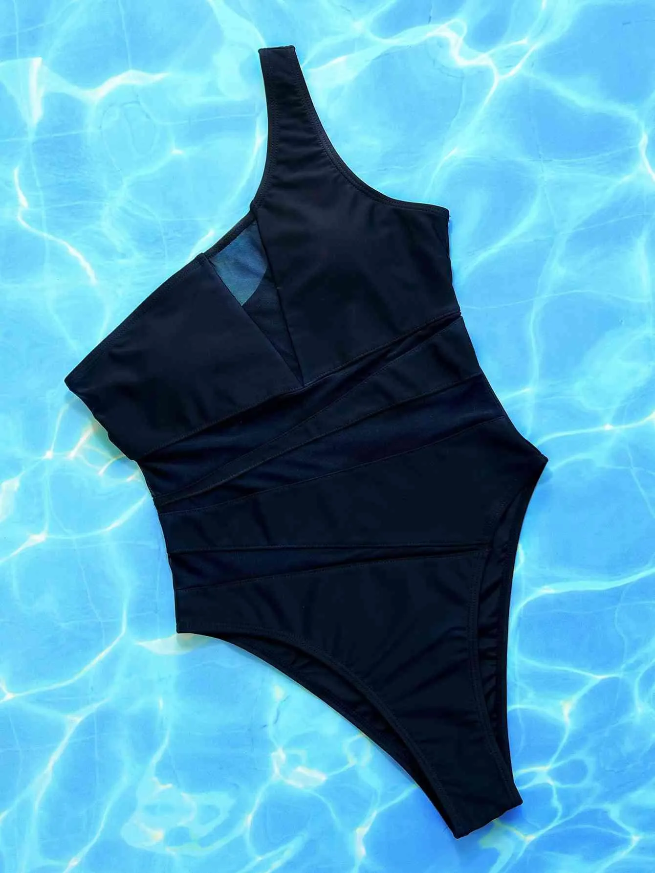 Chic One-Shoulder Swimwear with Convertible Padding