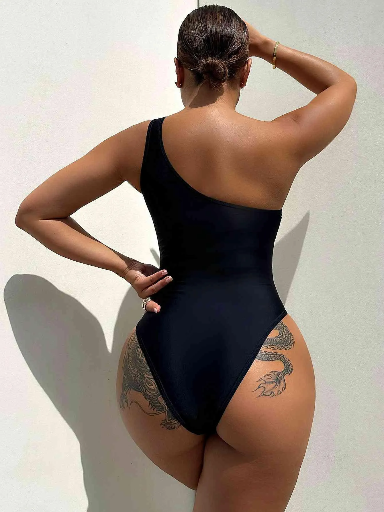 Chic One-Shoulder Swimwear with Convertible Padding