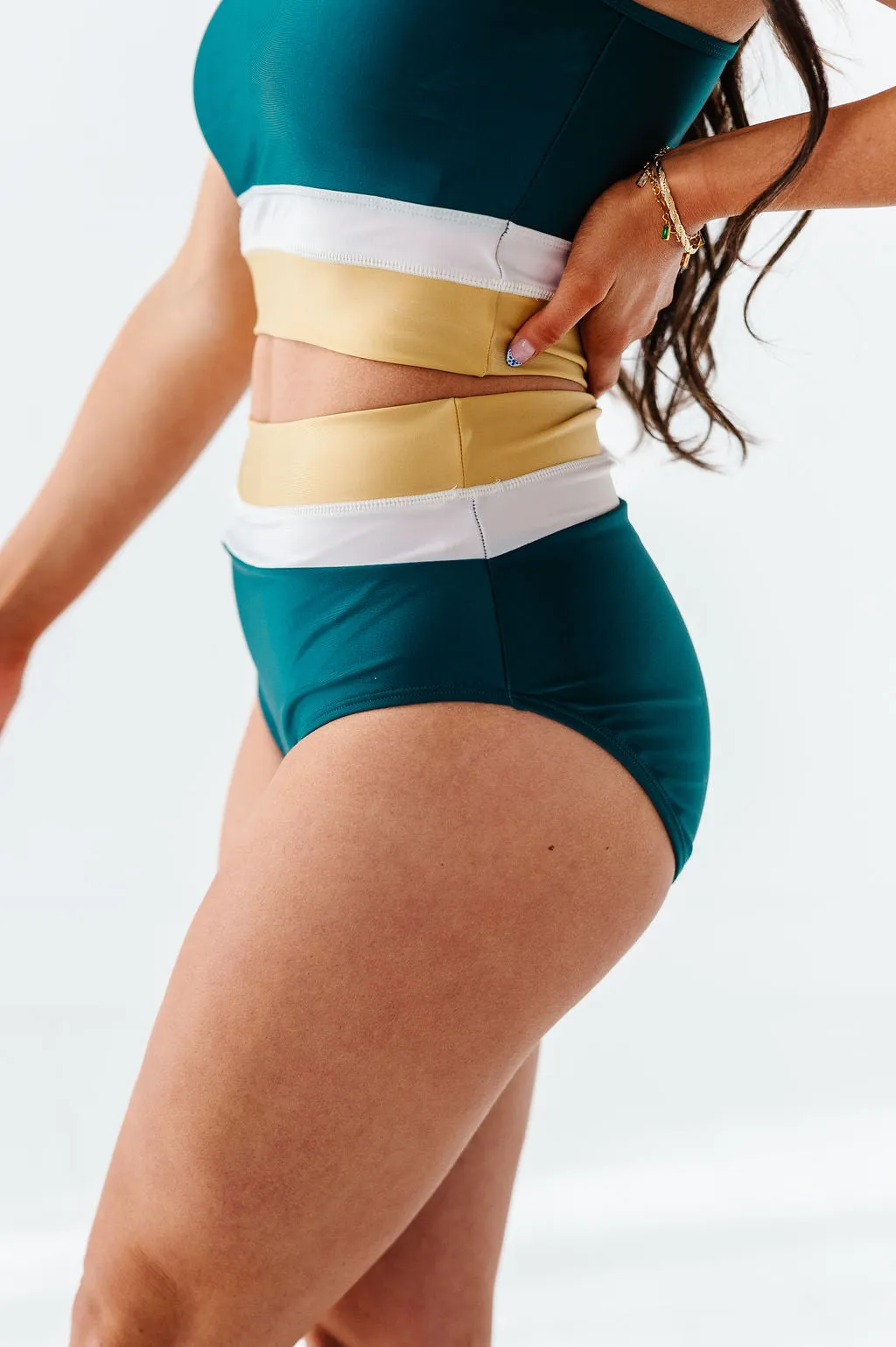 Maven Mid Rise Bottoms in Laguna