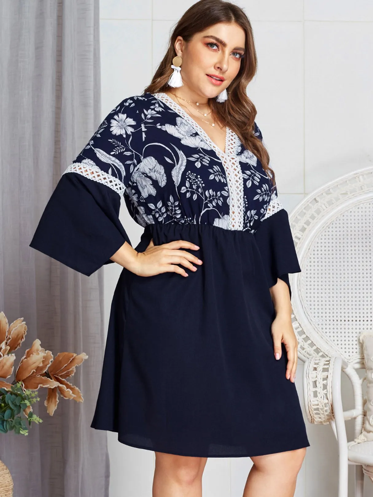 OEM ODM V-Neck Floral Print Crochet Lace Embellished Backless Hollow Navy Plus Size Dress