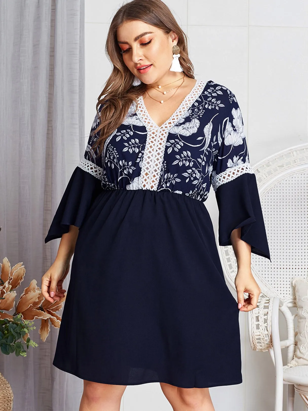 OEM ODM V-Neck Floral Print Crochet Lace Embellished Backless Hollow Navy Plus Size Dress