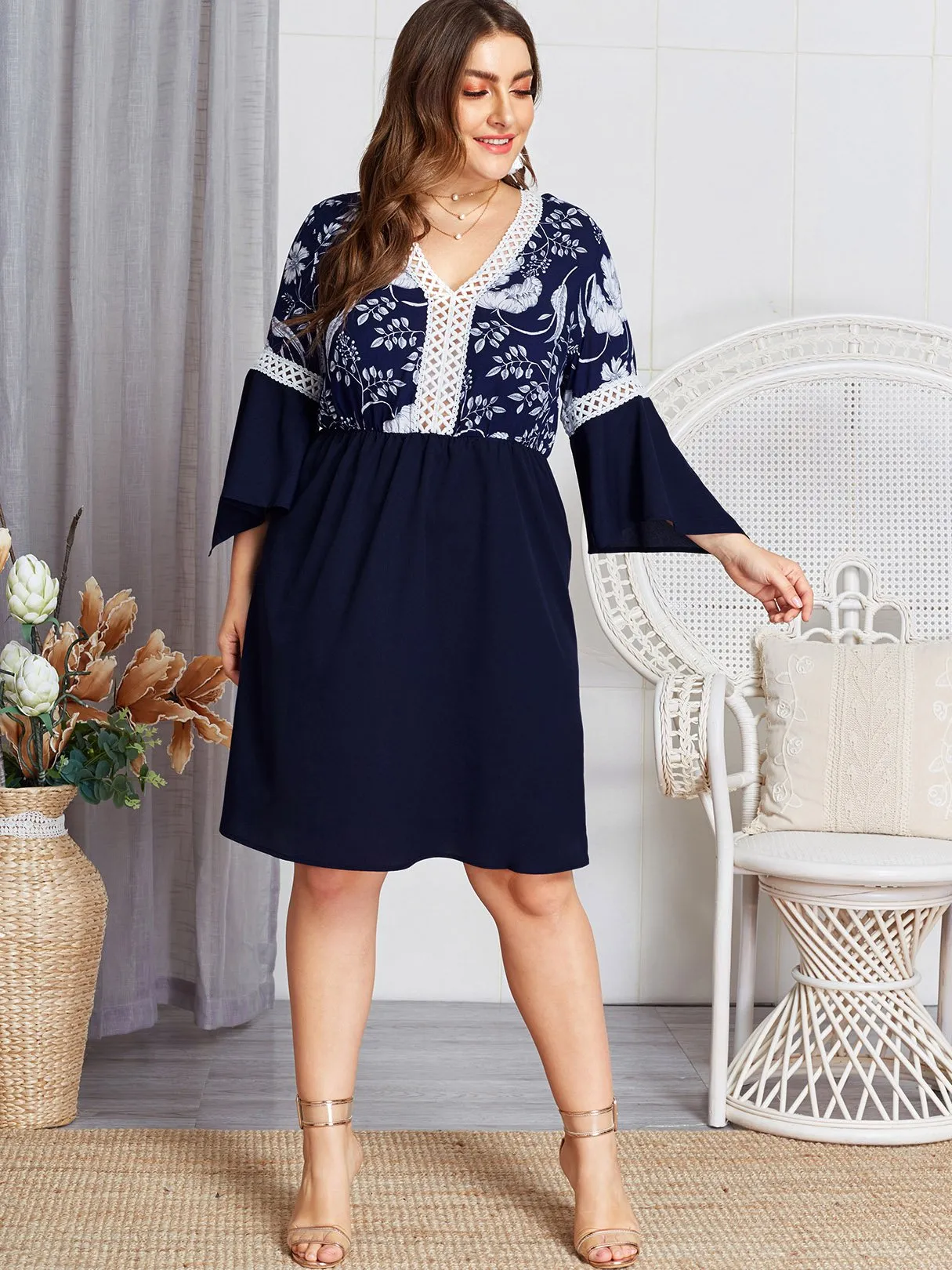 OEM ODM V-Neck Floral Print Crochet Lace Embellished Backless Hollow Navy Plus Size Dress
