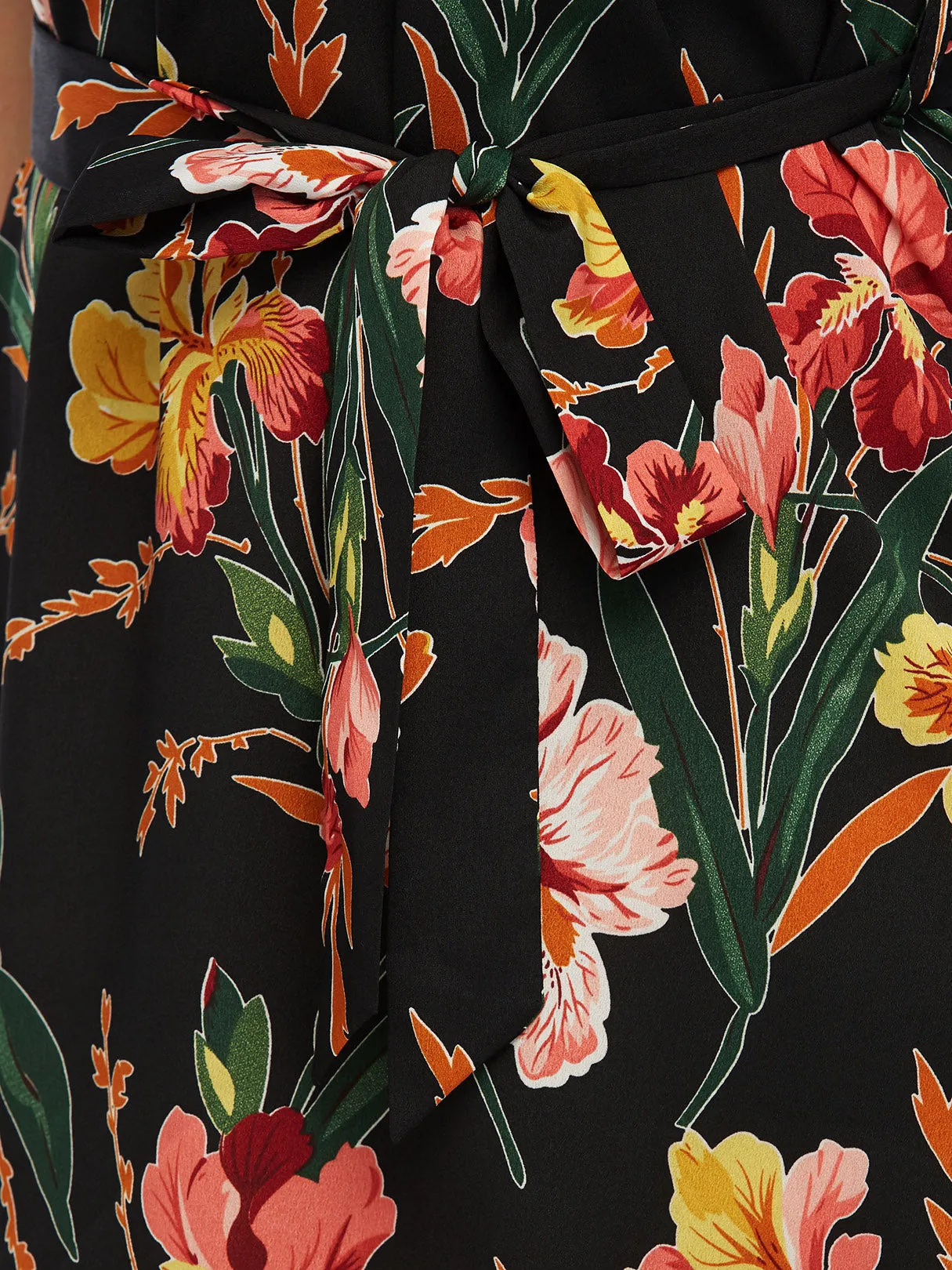 OEM ODM V-Neck Floral Print Self-Tie Short Sleeve Flounced Hem Black Plus Size Dresses