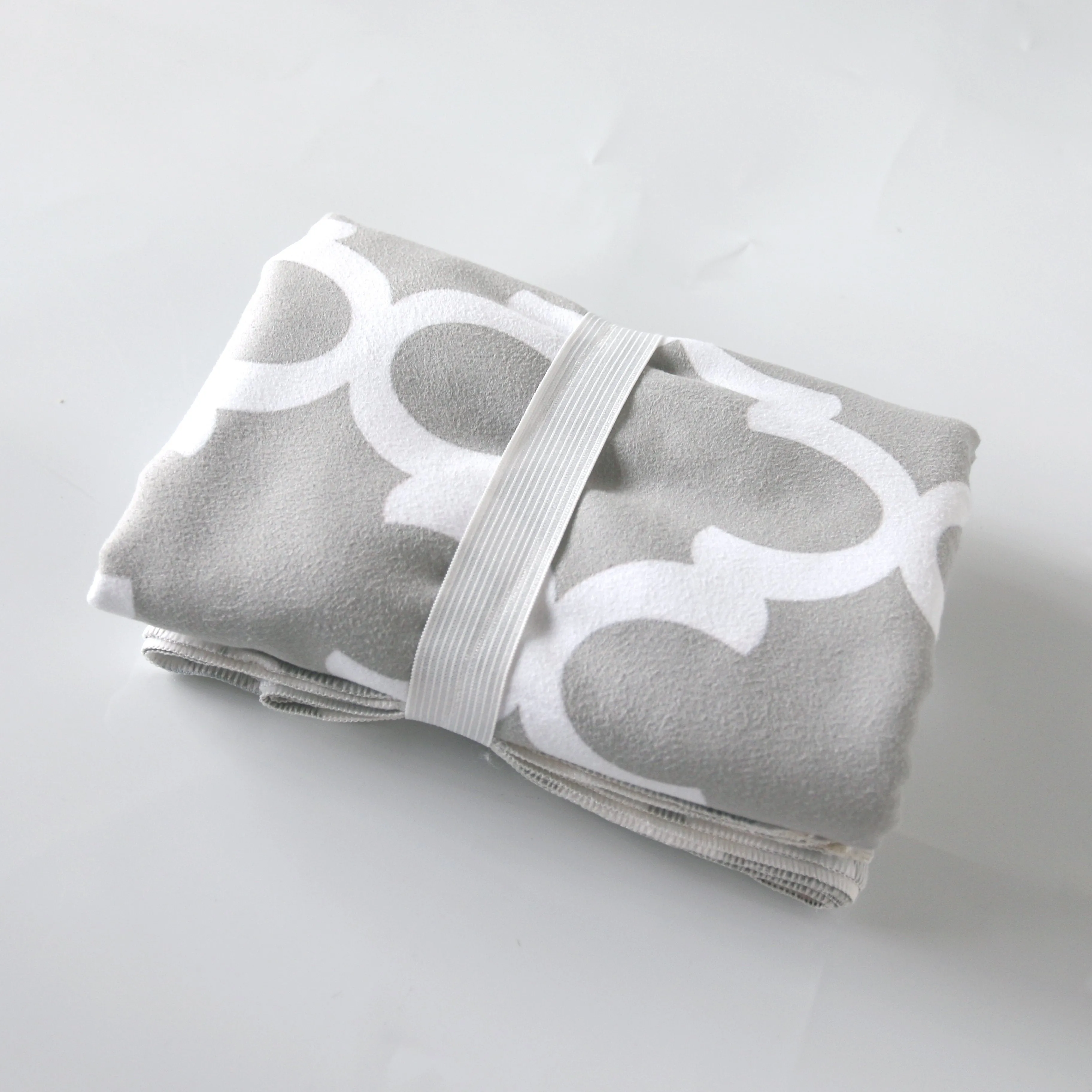 Sea Turtle Blossoms Round Sand-Free Towel