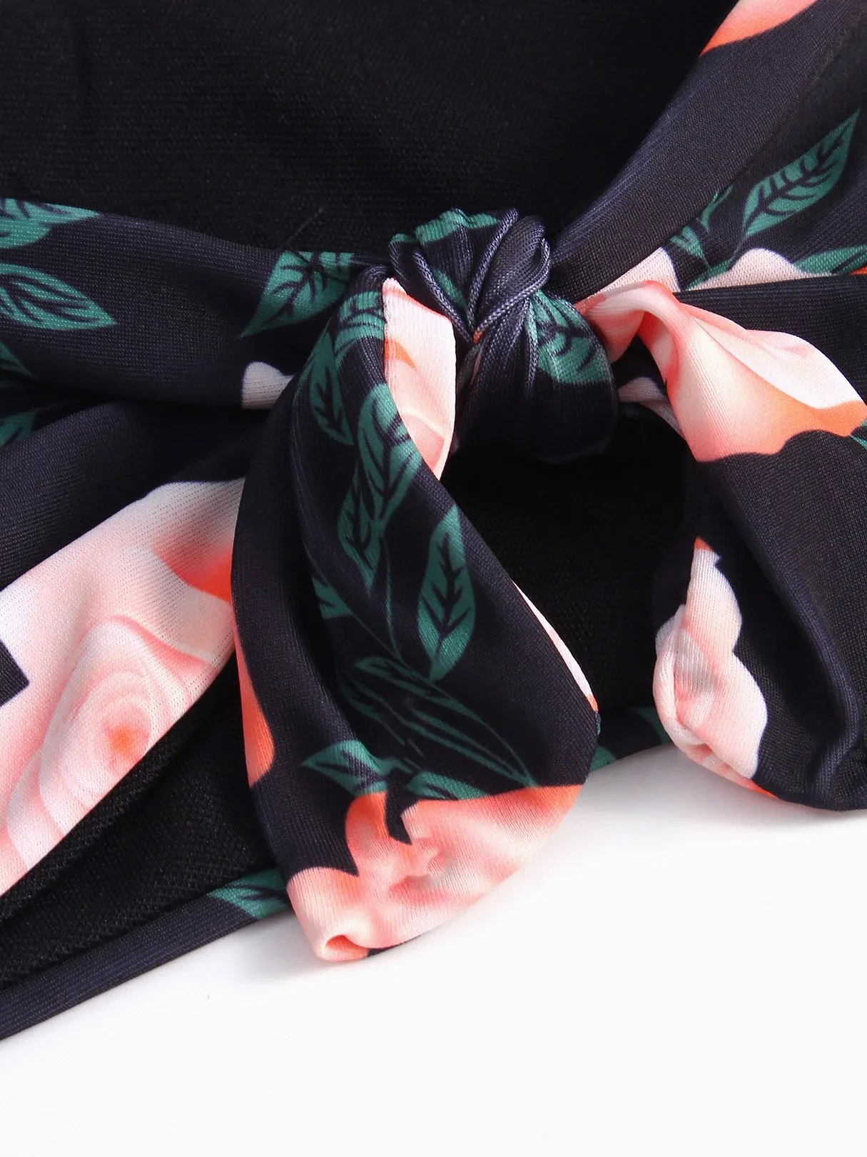Wholesale Black Strapless Sleeveless Floral Print Bowknot 2 Piece Bikinis
