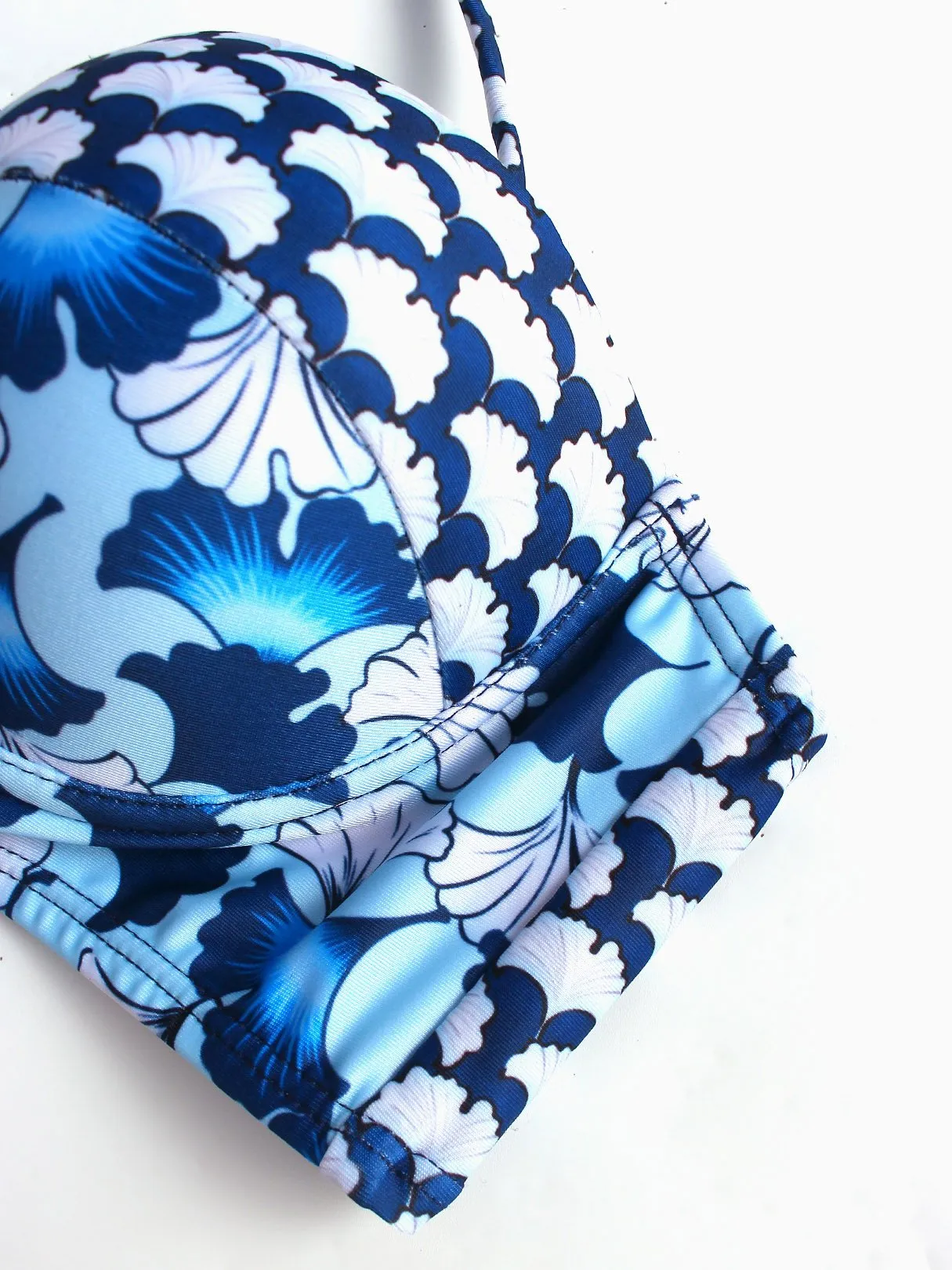 Wholesale Halter V-Neck Printed Backless Tie-Up Sleeveless 2 Piece Bikini