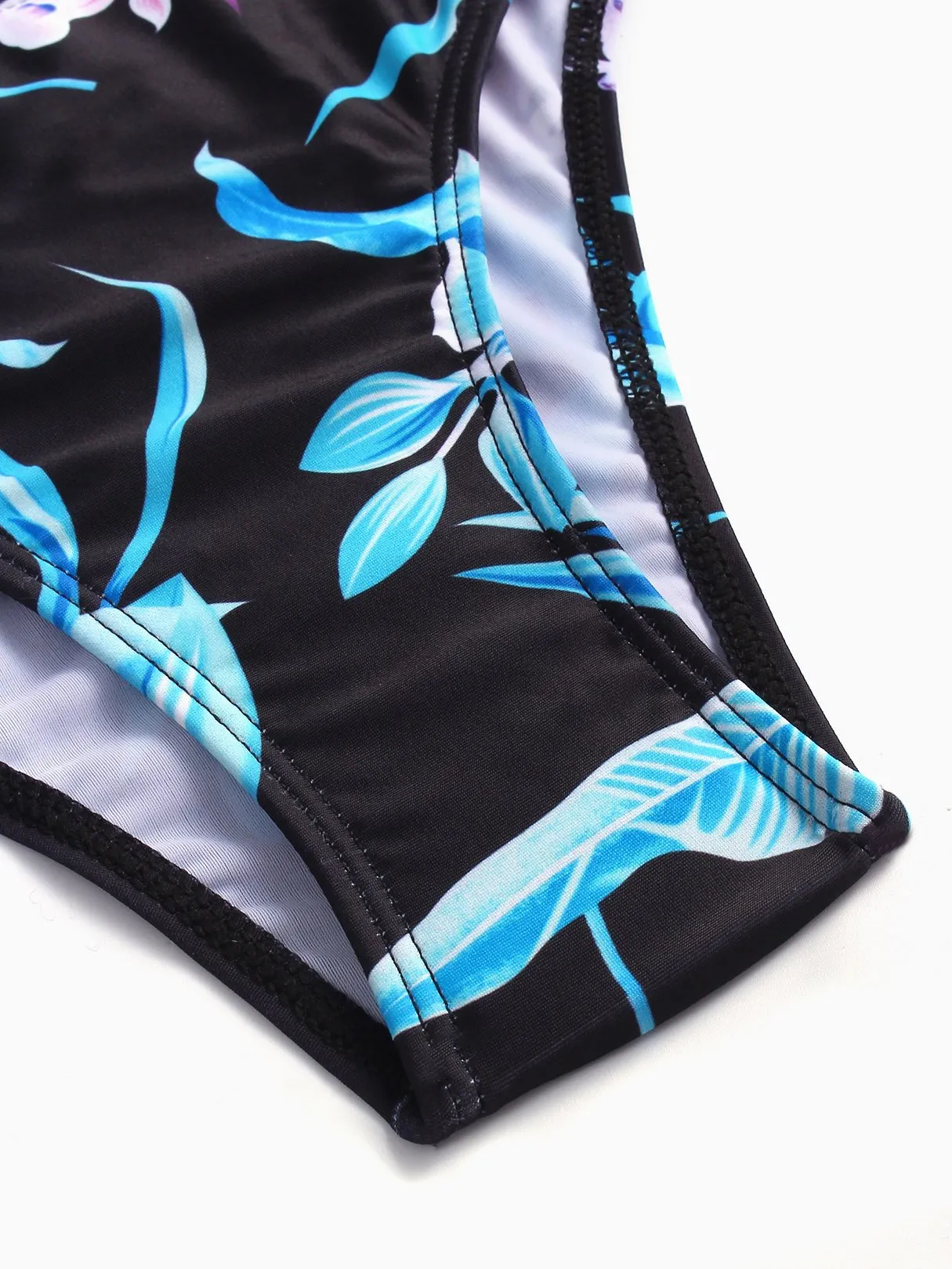 Wholesale Round Neck Halter Sleeveless Printed Cut Out Tie-Up Bikinis