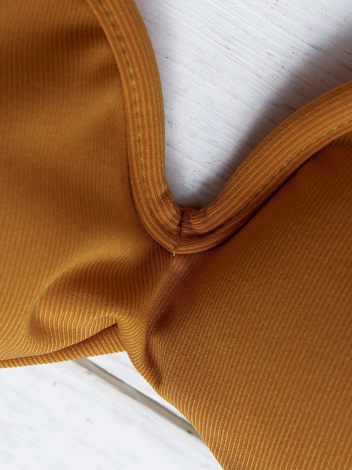 Wholesale Scoop Neck Sleeveless Plain Tie-Up Bikini Swimsuit